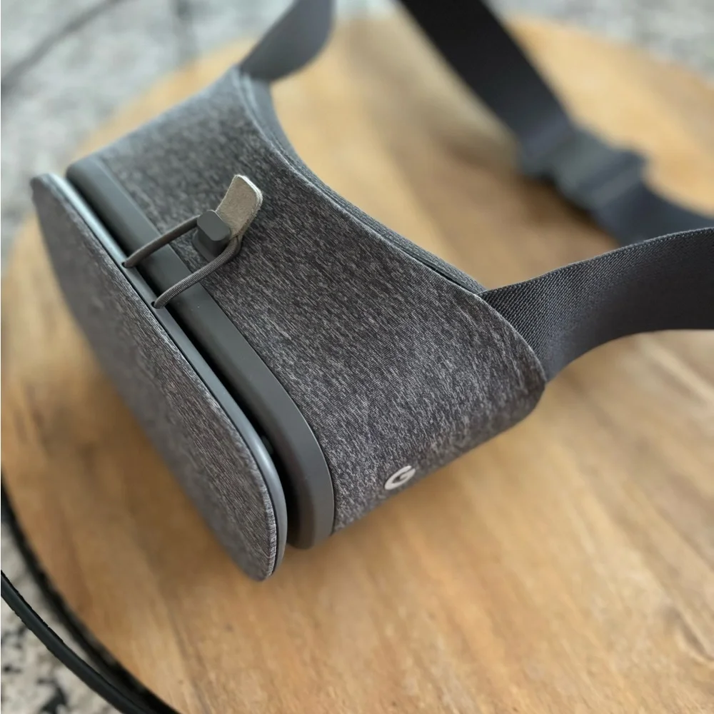 Google Daydream View VR Headset 2nd Generation